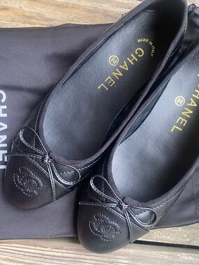 ✨ Black Cap-Toe Ballet Flats 🥿